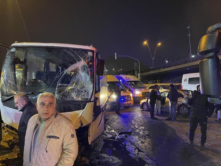 Kayseride 6 aracın çarpıştığı zincirleme kazada 7 kişi yaralandı; o anlar kamerada