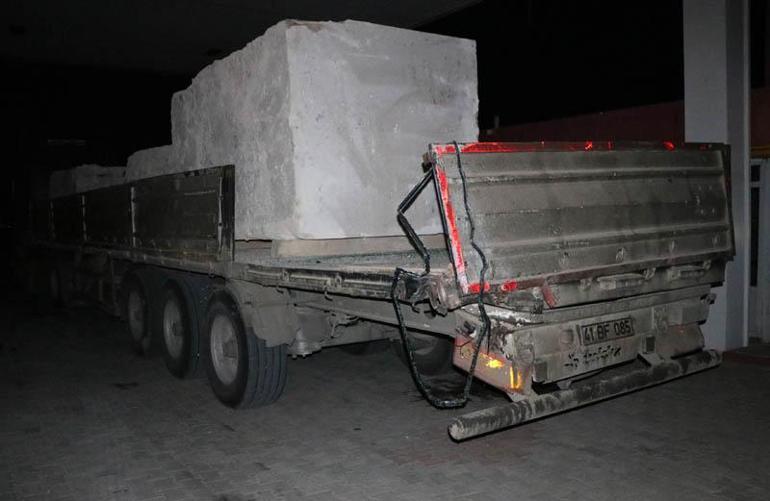 Yolcu otobüsü, TIRa çarptı: 4 yaralı