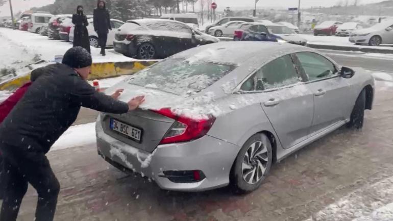 İstanbulda kar yağışı etkili oluyor