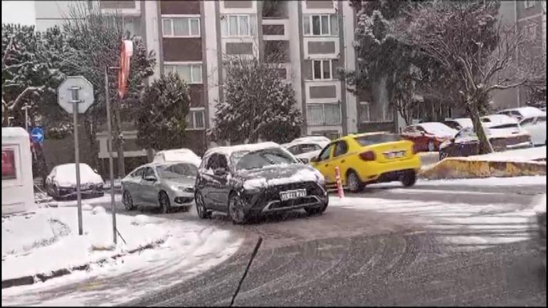 İstanbulda kar yağışı etkili oluyor