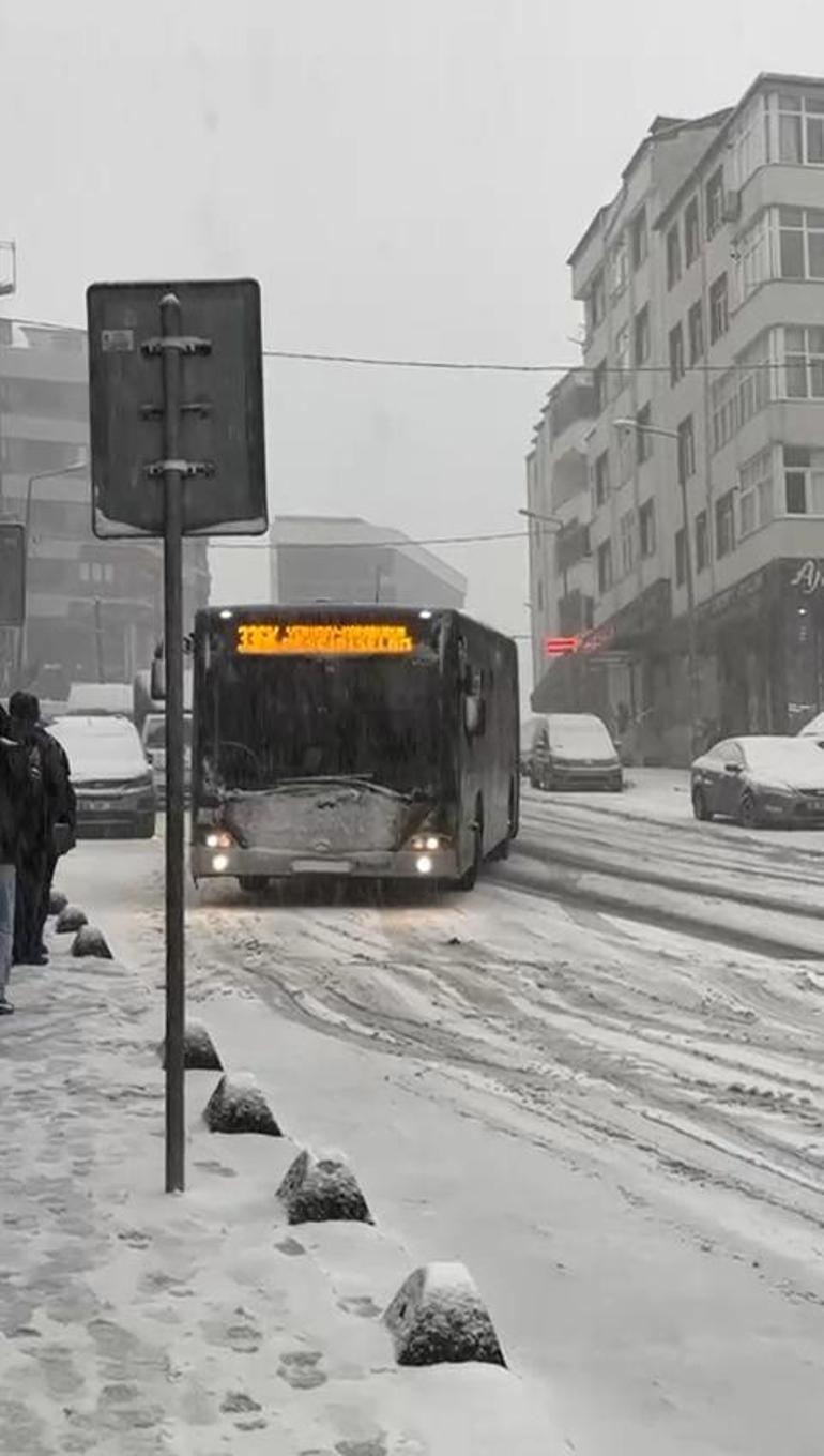 Arnavutköyde İETT otobüsü yolda kaydı