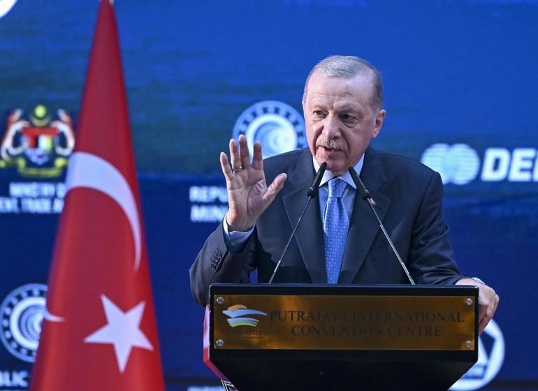 Cumhurbaşkanı Erdoğan: Türkiyeyi küresel bir güç merkezi yapana kadar durmadan çalışacağız