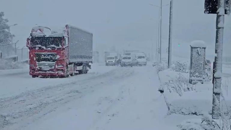 İstanbulda kar yağışı etkili oluyor