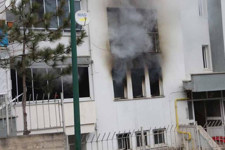 Tokatta apartman yangını; 12 kişi dumandan etkilendi