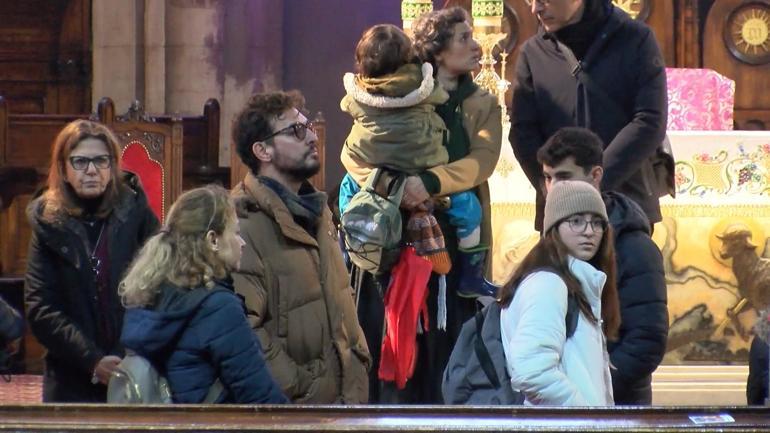 Kadıköyde bıçaklı saldırıda hayatını kaybeden İtalyan şefin oğlu için St. Antuan Kilisesinde tören düzenlendi