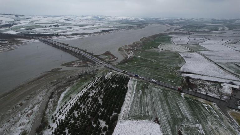 Arnavutköy beyaza büründü