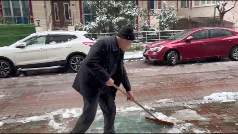 Avcılarda kar yağışı en çok çocukları sevindirdi