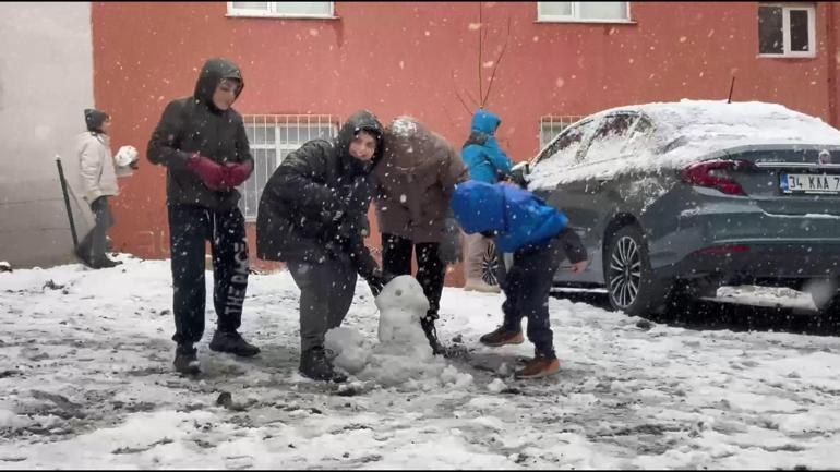 Avcılarda kar yağışı en çok çocukları sevindirdi