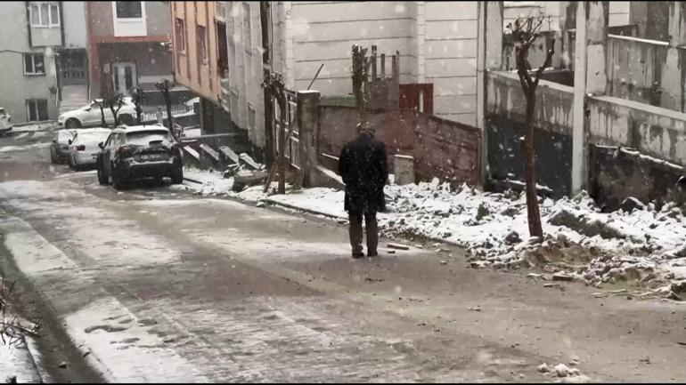 Avcılarda kar yağışı en çok çocukları sevindirdi