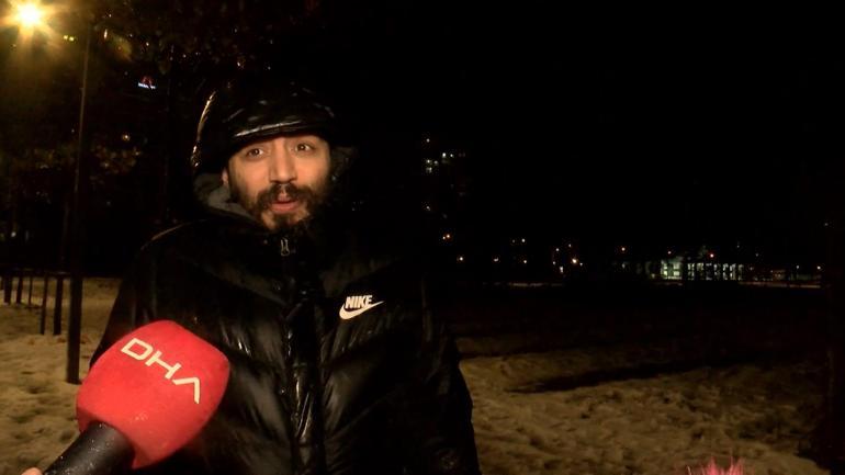 İstanbulda okullar tatil edildi; çocuklar aileleriyle parkta kar topu oynayıp, kardan adam yaptı