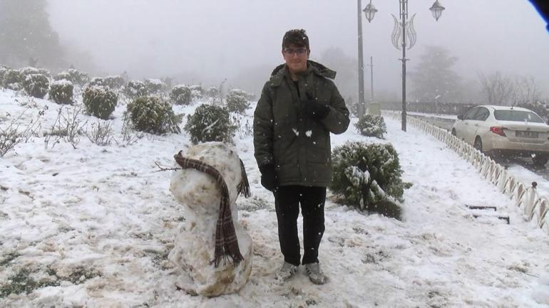 İstanbulun bazı bölgelerinde kar yağışı etkili oluyor; Çamlıca Tepesi beyaza büründü
