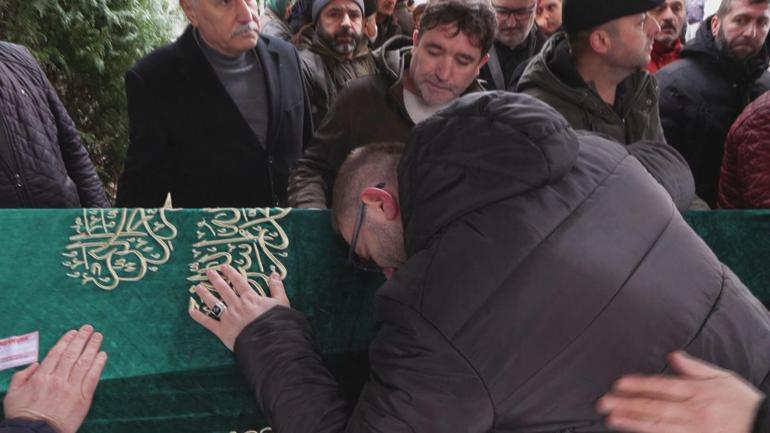 Ankarada annelerinin bileklerini keserek öldürdüğü 2 çocuk toprağa verildi