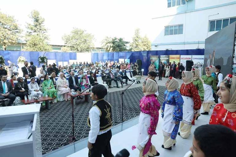 Emine Erdoğan, İslamabad’da Pak-Türk Maarif Uluslararası Okulları’nı ziyaret etti