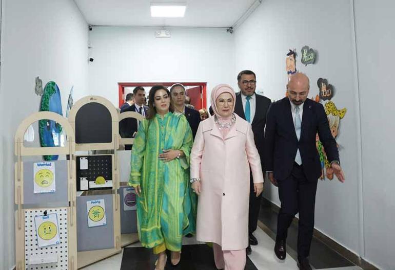 Emine Erdoğan, İslamabad’da Pak-Türk Maarif Uluslararası Okulları’nı ziyaret etti