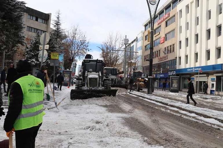 Van Bahçesarayda okullara kar tatili