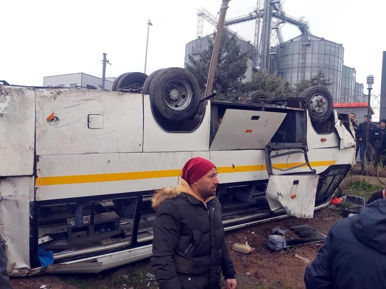 Tekirdağda fabrika işçilerinin taşındığı servis midibüsü takla attı; 25 yaralı