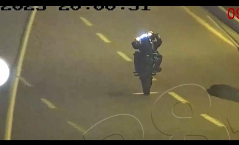 Motosikletle akrobatik hareketler yaptı; aday sürücü belgesi daimi olarak iptal edildi