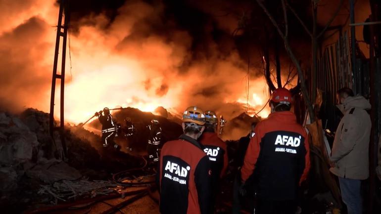 Avcılarda geri dönüşüm tesisinde yangın