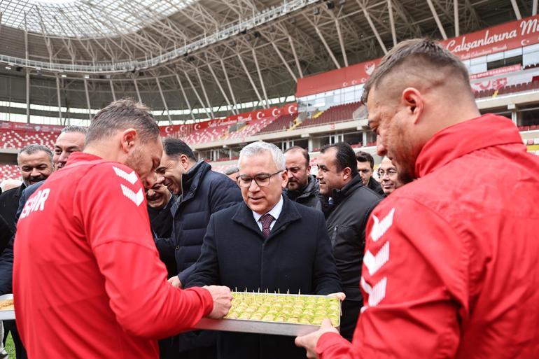 Sivasspor’a protokolden moral desteği