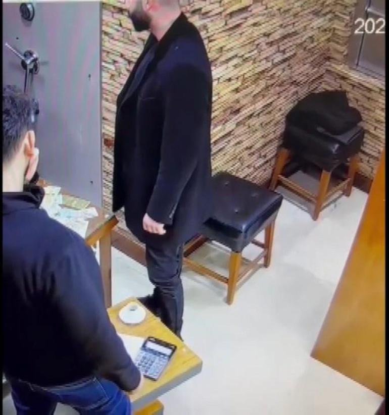 Fatihte istediği haracı vermeyen kuyumcuyu kurşunlayan şüpheli kamerada