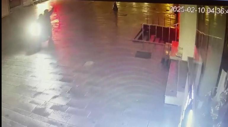 Fatihte istediği haracı vermeyen kuyumcuyu kurşunlayan şüpheli kamerada