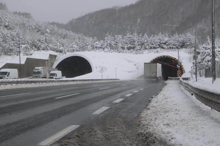 Bolu Dağı geçişinde kar durdu; ulaşım normale döndü