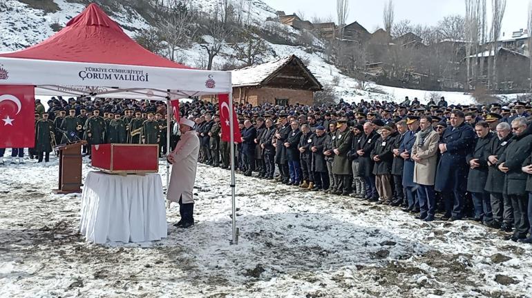 Şehit Er Mustafa Uslu gözyaşları arasında toprağa verildi