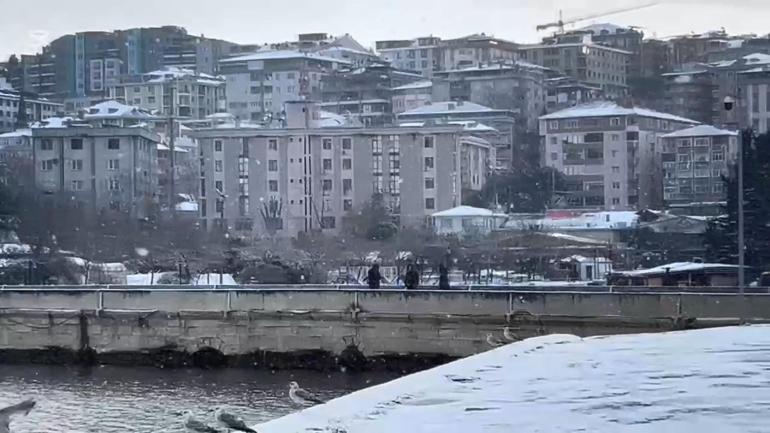 İstanbulda kar yağışı aralıklarla etkisini sürdürüyor