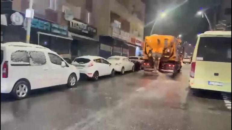 İstanbulda kar kalınlığı yer yer 47 cmye ulaştı; 85 bin 805 ton tuz kullanıldı