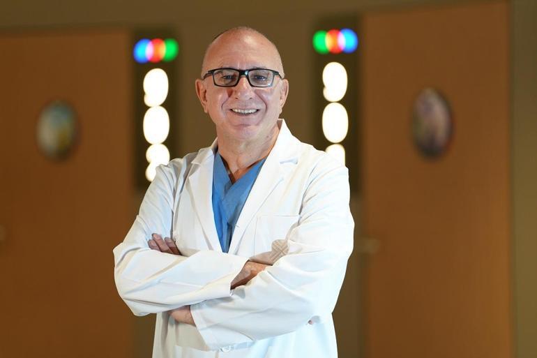 Triküspit kapak yetmezliği teşhisi konulan 74 yaşındaki hasta, kalbi durdurulmadan tedavi edildi