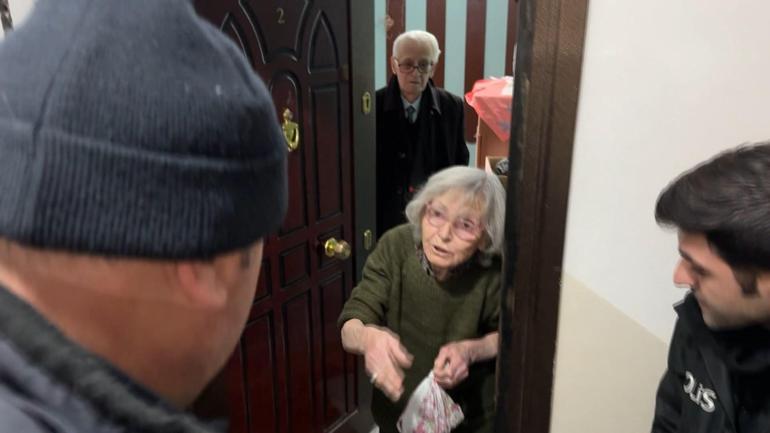 Avcılarda kapıda kaldı itfaiyeyi çağırdı  Bu kadar gürültüyü nasıl duymazsın diye eşine sitem etti