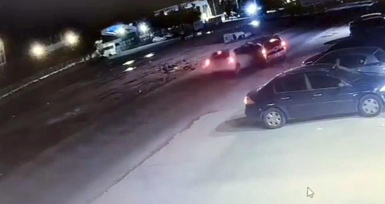 Hafif ticari araç ile otomobil çarpıştı: 6 yaralı