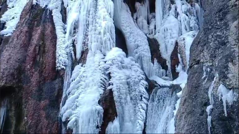 Malatyada Günpınar Şelalesi dondu