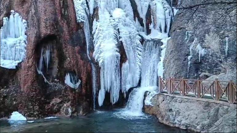 Malatyada Günpınar Şelalesi dondu