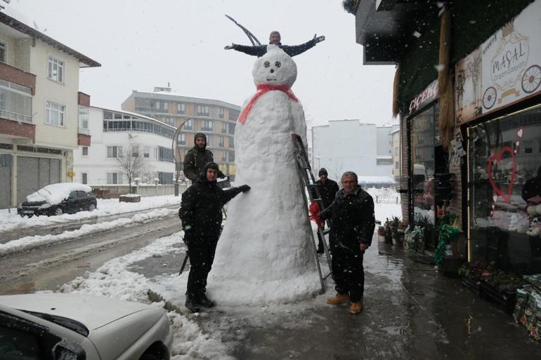 Samsun’da 4 metre boyunda kardan adam yaptılar