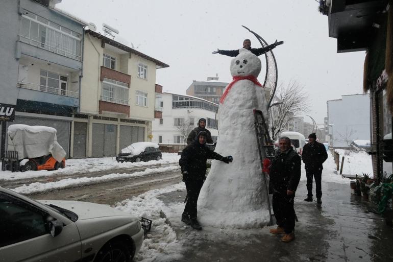 Samsun’da 4 metre boyunda kardan adam yaptılar