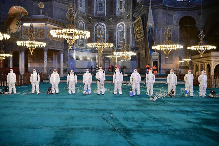 Ayasofya Camii Ramazan ayı öncesinde gül suyuyla temizlendi