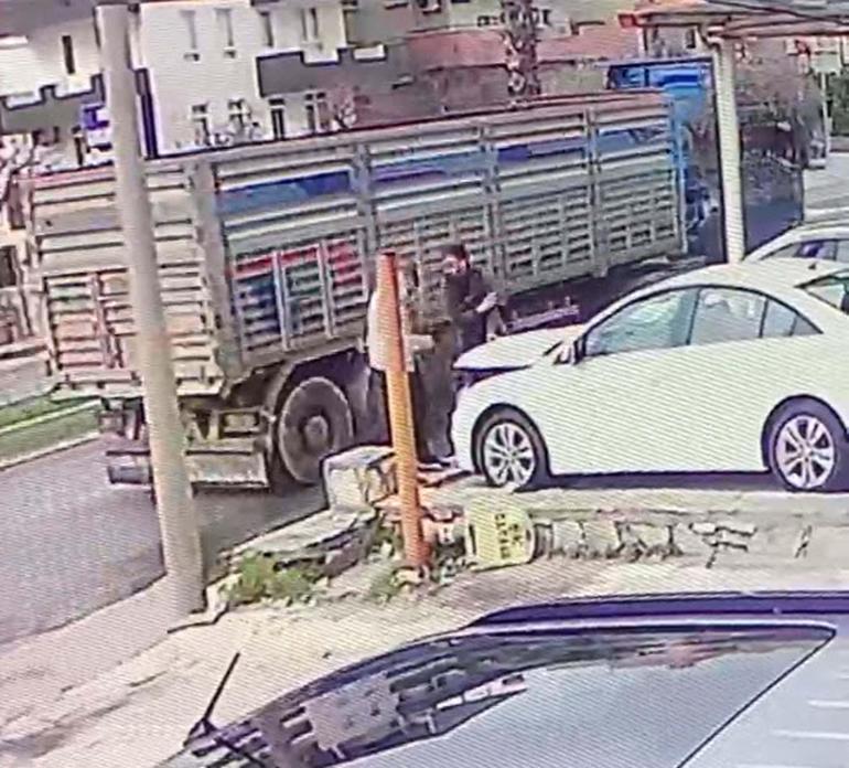 Husumetlisini sokak ortasında öldürdü; olay kamerada