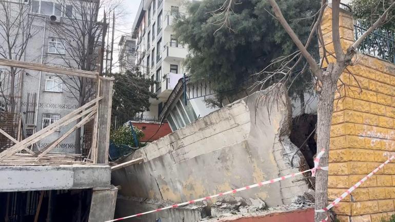 Beylikdüzünde istinat duvarı çöktü; bina tahliye edildi
