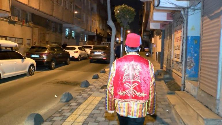 İstanbulda Ramazanın ilk sahurunda pide kuyruğu oluştu, davullar çalındı