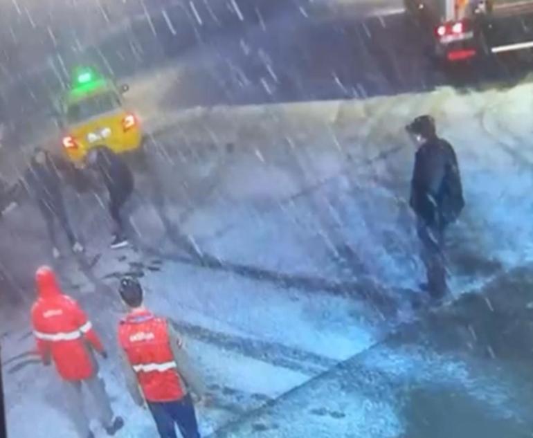 Maslak’ta iş insanına bıçaklı saldırı kamerada: Çalışanlar saldırgana dubalarla vurdu