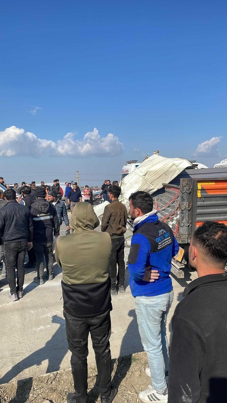 Hatayda minibüs ile TIR çarpıştı; 6 ölü, 8 yaralı