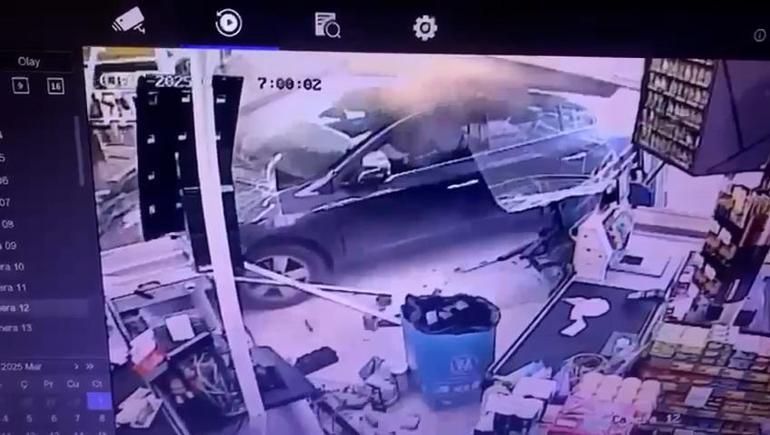 Otomobilin markete daldığı kazanın görüntüleri ortaya çıktı