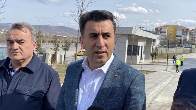 Bilecik’te TIR, yolcu otobüsüne çarptı; 11 yaralı