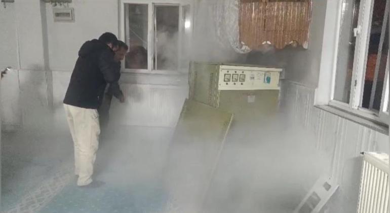 Teravihte yangın çıktı; namaza devam ettiği anlar kamerada