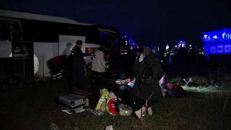 Çanakkalede tur otobüsü yoldan çıktı; 37 yaralı