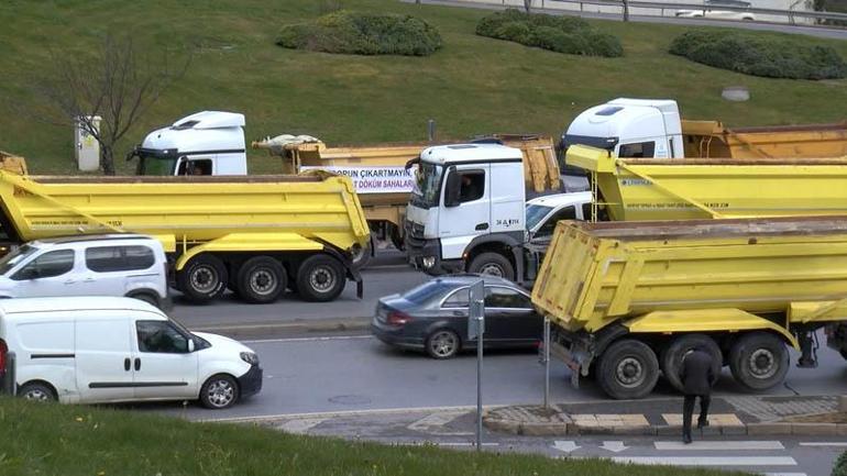 Döküm sahası değiştirilen hafriyat kamyon şoförleri D-100de eylem yaptı