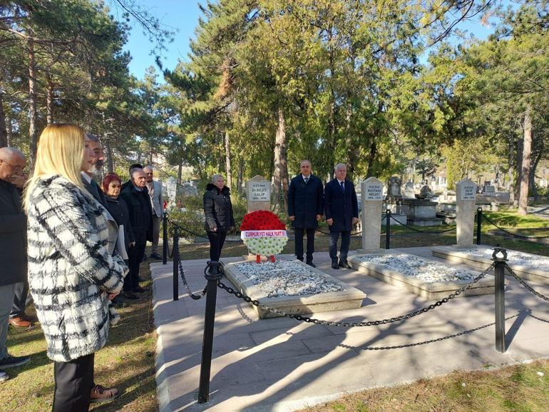 CHP heyeti, eski bakan Reşit Galipi kabri başında andı