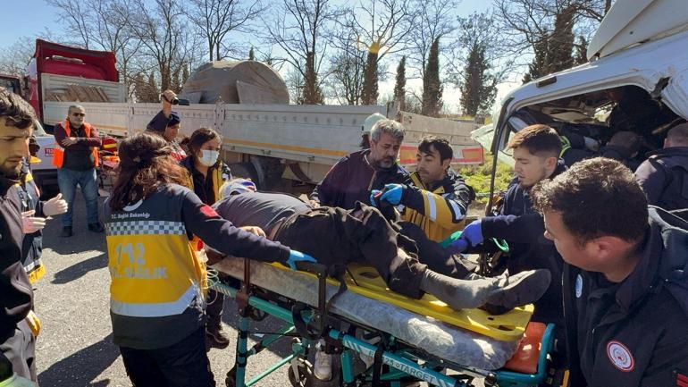 Kamyon, park halindeki TIRa çarptı; iki araç arasında sıkışan şoför öldü