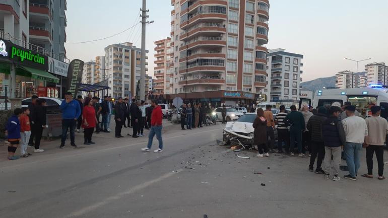 İki otomobilin çarpıştığı kaza kamerada: 2 yaralı